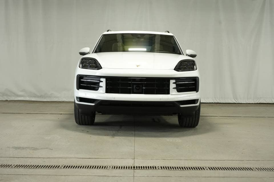 Certified 2026 Porsche Cayenne AWD/4WD image 10