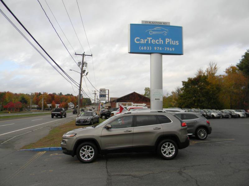 Used 2017 Jeep Cherokee Latitude w/ Comfort/Convenience Group AWD/4WD image 9