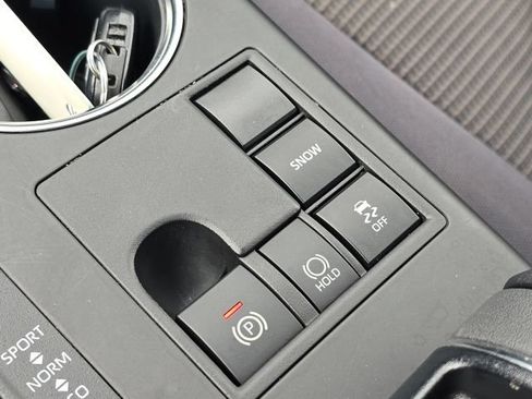 Used 2023 Toyota Highlander LE FWD image 38