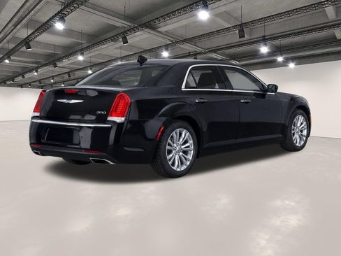 Used 2019 Chrysler 300 Touring L w/ Quick Order Package 22F RWD image 4