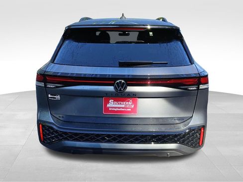 New 2026 Volkswagen Tiguan SE R-Line AWD/4WD image 4