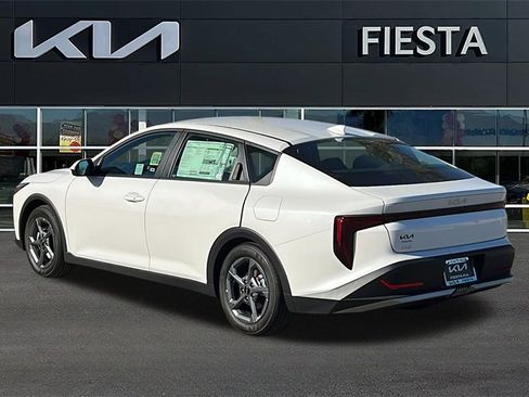 New 2025 Kia K4 LXS image 3