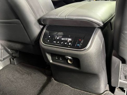 Used 2025 Nissan Armada SV RWD image 34