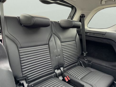 Used 2022 Land Rover Discovery S image 44