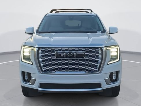 Used 2021 GMC Yukon Denali w/ Denali Premium Package image 8
