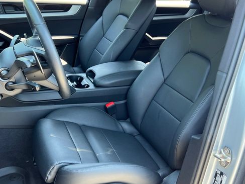Certified 2025 Porsche Cayenne AWD/4WD image 5