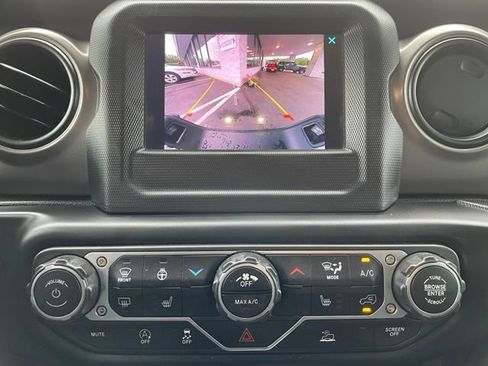 Used 2023 Jeep Gladiator Sport AWD/4WD image 19