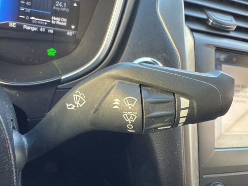 Used 2019 Ford Fusion SE FWD image 13