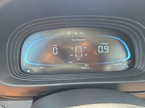 Certified 2025 Hyundai Venue SE FWD image 18