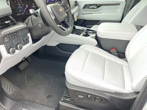 New 2025 Chevrolet Suburban Premier image 21