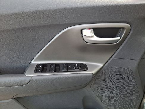 Used 2018 Kia Niro LX image 12