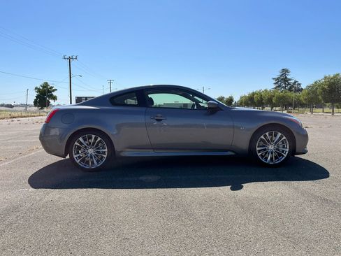 Used 2015 INFINITI Q60 Sport RWD image 3