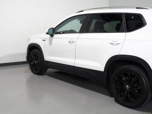 Used 2024 Volkswagen Taos SE w/ Panoramic Sunroof Package FWD image 43