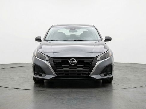 Used 2025 Nissan Altima 2.5 SV image 2