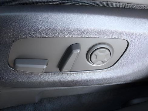 New 2026 Kia Carnival EX image 30