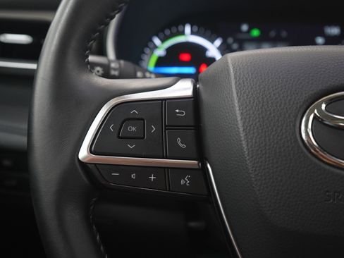 Used 2021 Toyota Highlander XLE AWD/4WD image 25