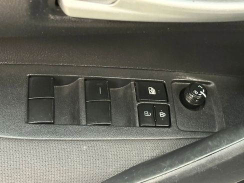 Used 2020 Toyota Corolla LE FWD image 25