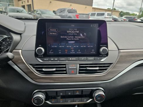 Used 2025 Nissan Altima 2.5 SV FWD image 16