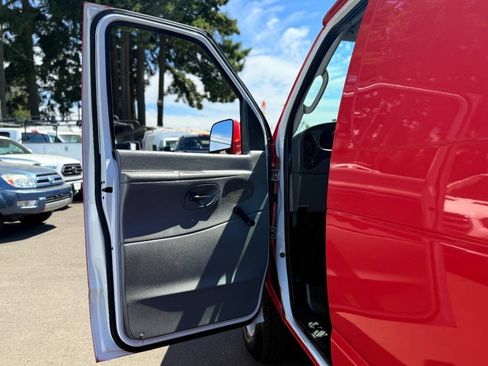 Used 2006 Ford E-350 and Econoline 350 Super Duty RWD image 35