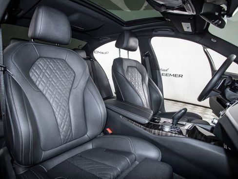 Used 2021 BMW 530e w/ Convenience Package image 16