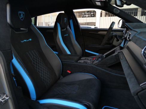 Used 2023 Lamborghini Urus Performante AWD/4WD image 8
