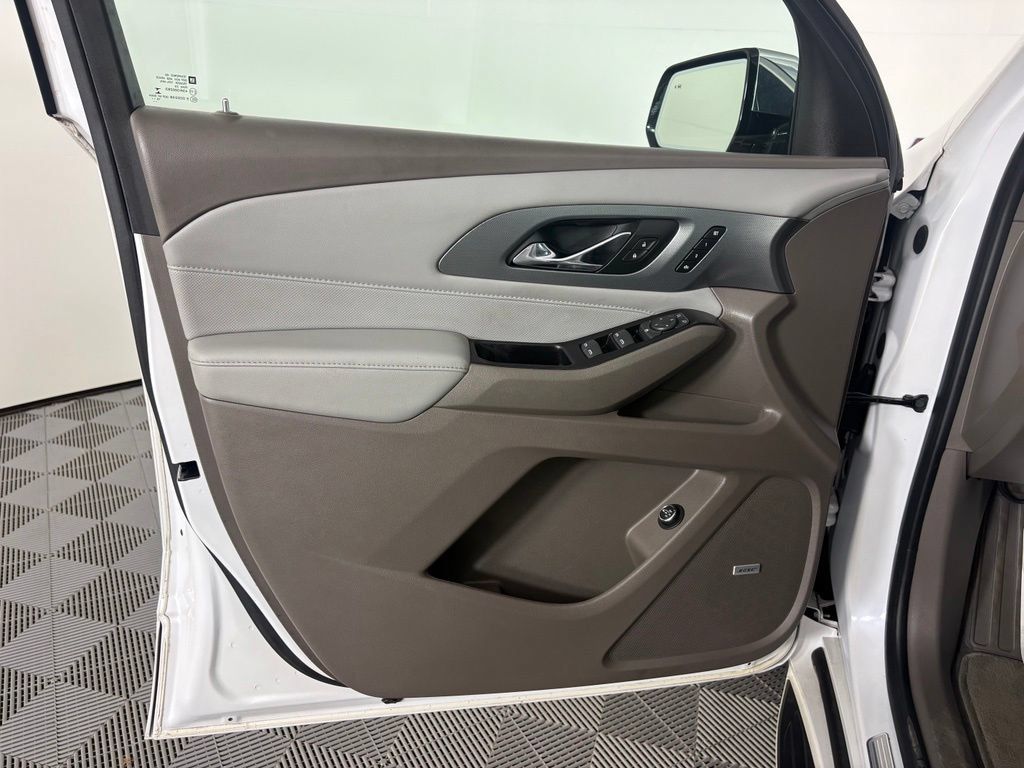 Used 2019 Chevrolet Traverse Premier w/ Driver Confidence II Package FWD image 12