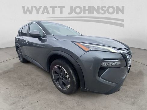 Used 2025 Nissan Rogue SV FWD image 12