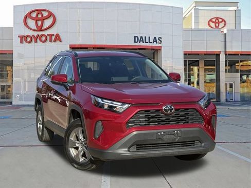 Used 2025 Toyota RAV4 XLE FWD image 1