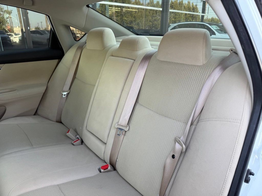 Used 2014 Nissan Altima 2.5 SV FWD image 11