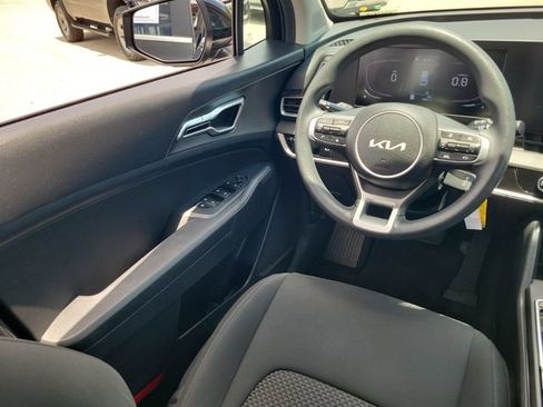 Used 2024 Kia Sportage LX FWD image 11