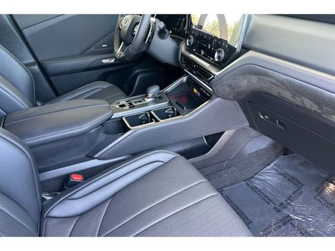 Certified 2025 Lexus TX 500h AWD w/ Technology Package image 17