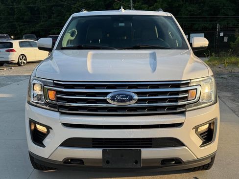 Used 2018 Ford Expedition XLT w/ Equipment Group 202A AWD/4WD image 2