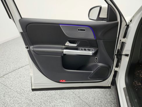 Used 2022 Mercedes-Benz GLB 250 image 14