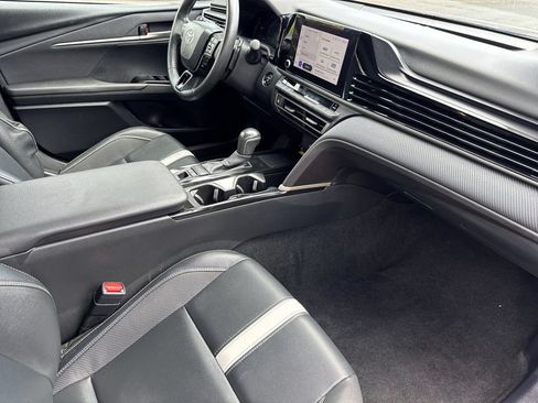 Used 2025 Toyota Camry SE FWD image 15