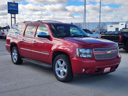 Used 2014 Chevrolet Suburban LTZ image 4