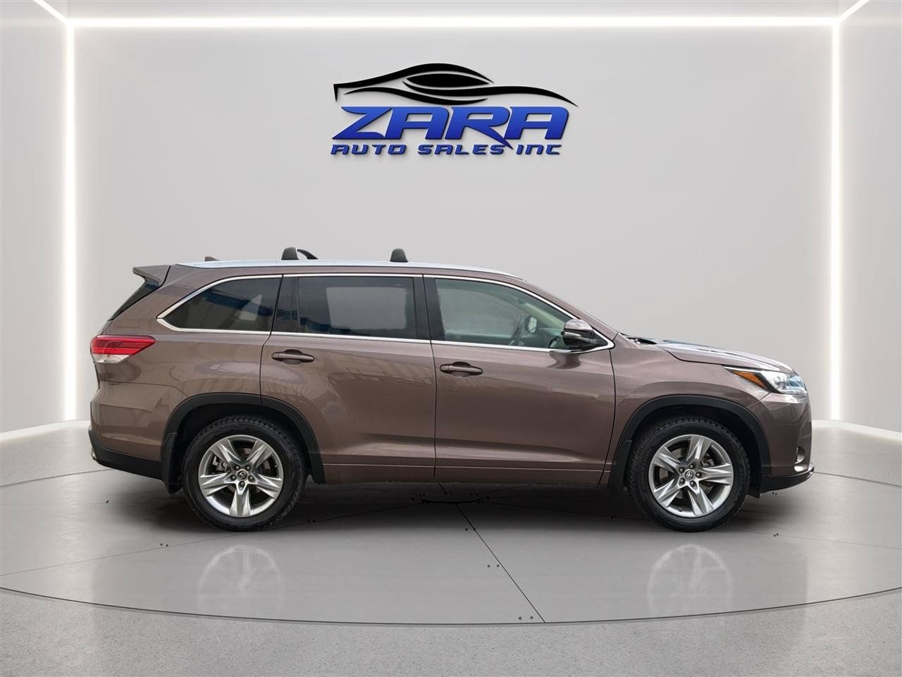Used 2017 Toyota Highlander AWD V6 image 9