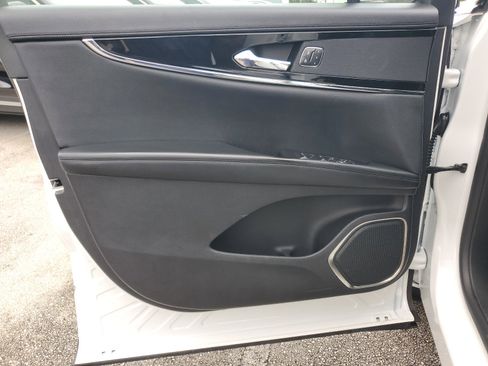 Used 2023 Lincoln Nautilus Standard w/ Premium Package image 16