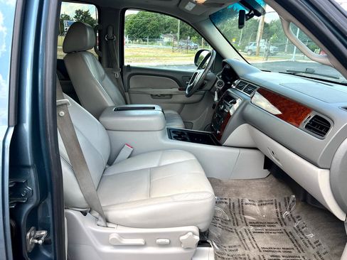 Used 2012 Chevrolet Avalanche LT image 23