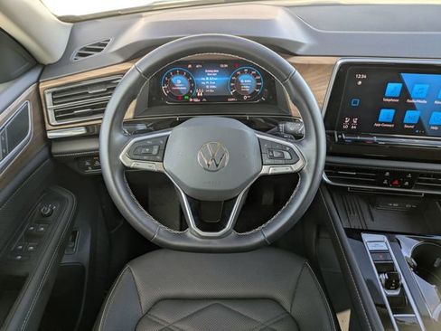 Used 2025 Volkswagen Atlas SE image 18