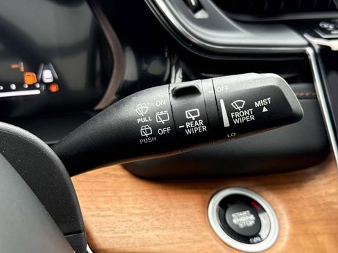 Used 2023 Jeep Grand Cherokee Summit image 11