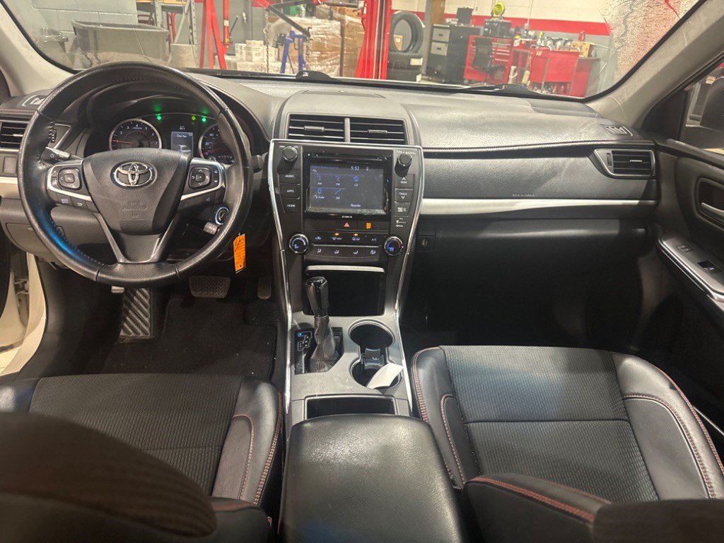 Used 2016 Toyota Camry SE FWD image 41