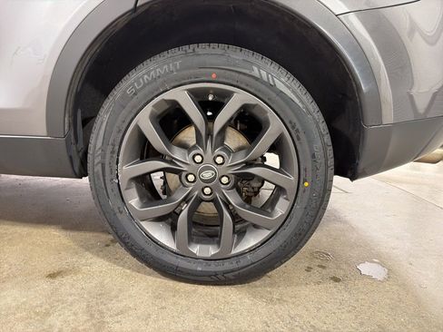 Used 2019 Land Rover Discovery Sport image 30