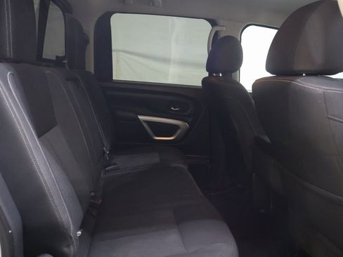 Used 2018 Nissan Titan SV image 12