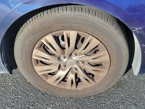 Used 2011 Chevrolet Cruze LS image 4