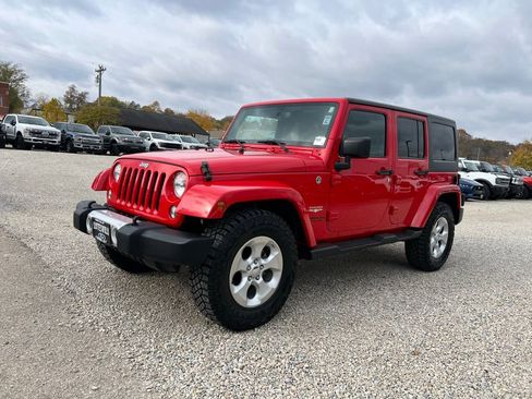 Used 2015 Jeep Wrangler Unlimited Sahara w/ Connectivity Group image 4