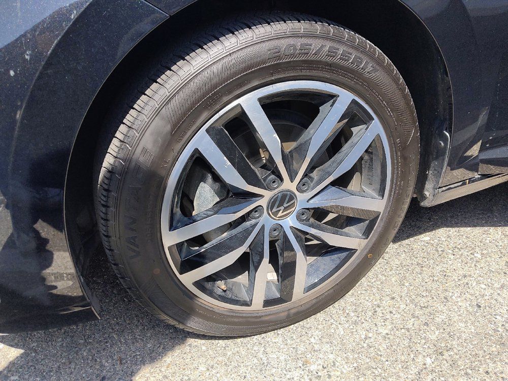 Used 2025 Volkswagen Jetta SE FWD image 31