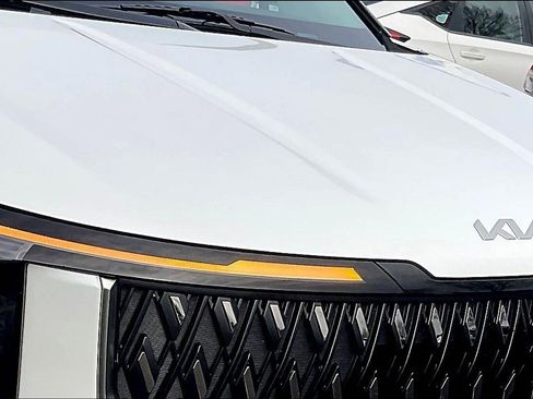 Used 2025 Kia Carnival LXS image 34