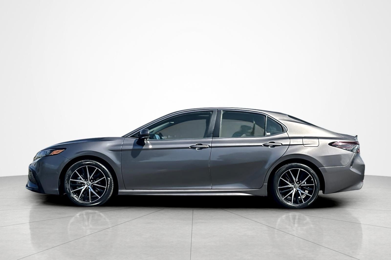 Used 2024 Toyota Camry SE w/ Cold Weather Package AWD/4WD image 2