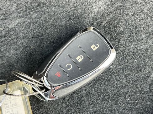 Used 2025 Chevrolet Trax LT FWD image 28