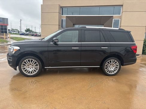 Used 2023 Ford Expedition Limited AWD/4WD image 2